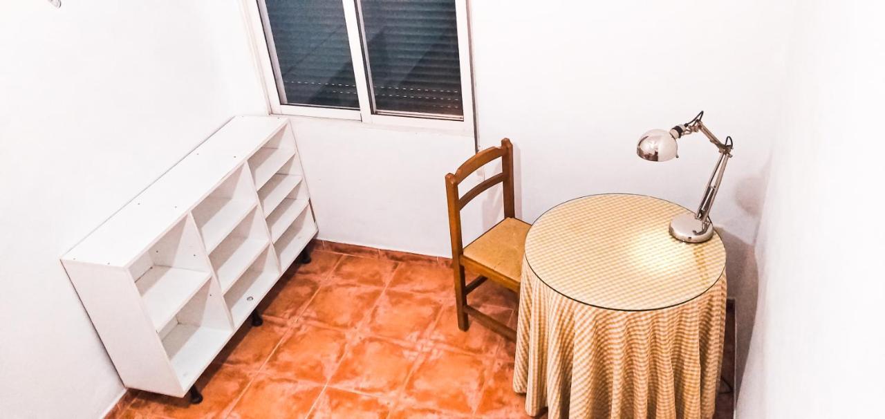 Room In Malaga Center, Homestay "Window To Road" - Habitacion En Apartamento, Ventana A La Careterra! Exterior foto